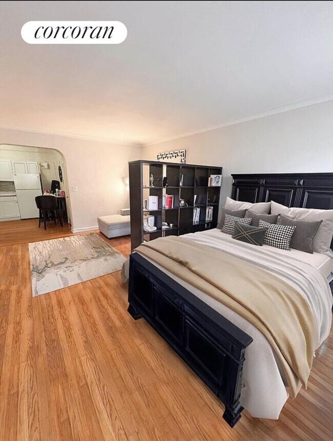 64-85-85 Saunders St, Queens, NY 11374 - photo 3