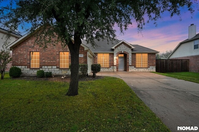 1020 Fair Oaks Dr, Grand Prairie, TX 75052 - photo 2