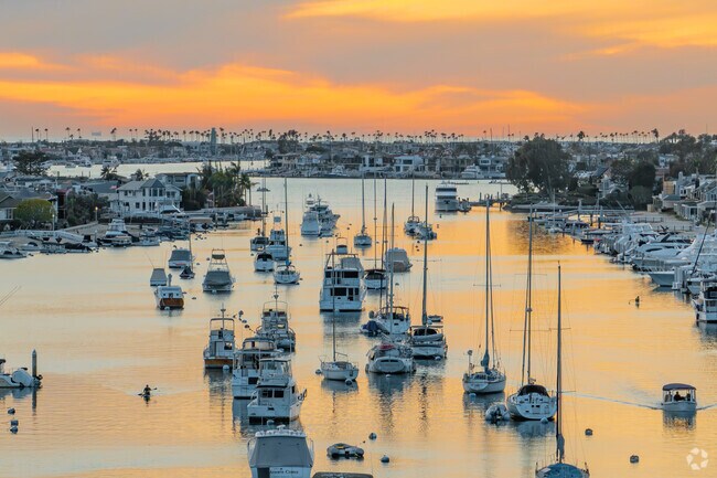 Sunset views over the harbor make evenings on Lido Isle breathtakingly magical.