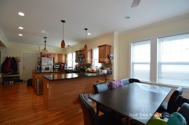 222 Winchester St unit 2, Brookline, MA 02446 - photo 3