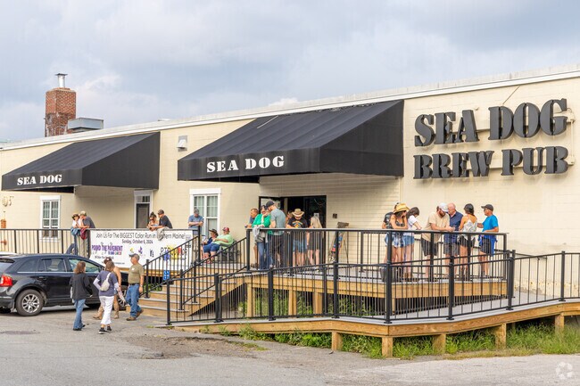 The Sea Dog Brew Pub is a popular local restaurant and brewery close by to Bangor Gardens.