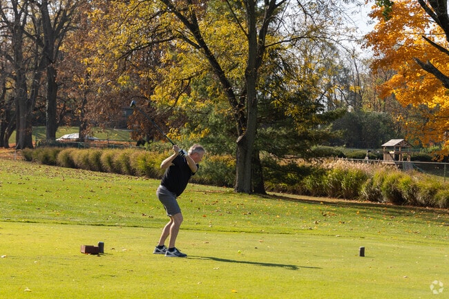 Eastmont's private Walnut Grove Country Club features a championship golf course.
