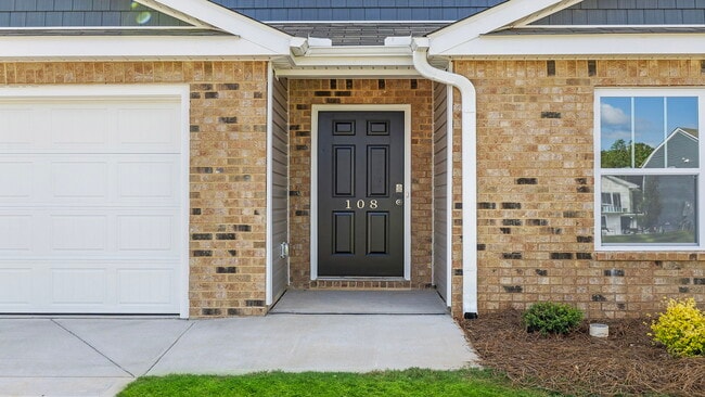 209 Pristine Dr, Greenwood, SC 29646 - photo 2