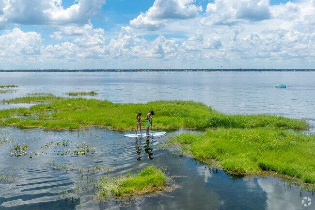 A great nearby attraction is Jackson Lake which has little estuaries great for paddle boarding.