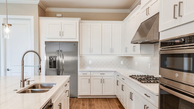 11621 Venetian Lagoon Dr unit 36664328, Fort Myers, FL 33913 - photo 2