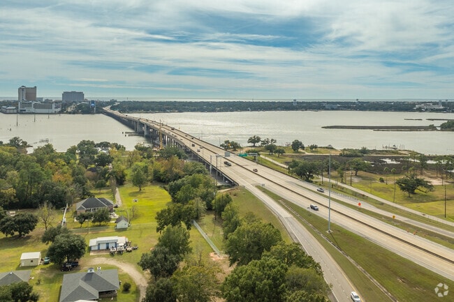 D'Iberville in Gulfport, MS is close to IS I-110 and other highways to commute easily.