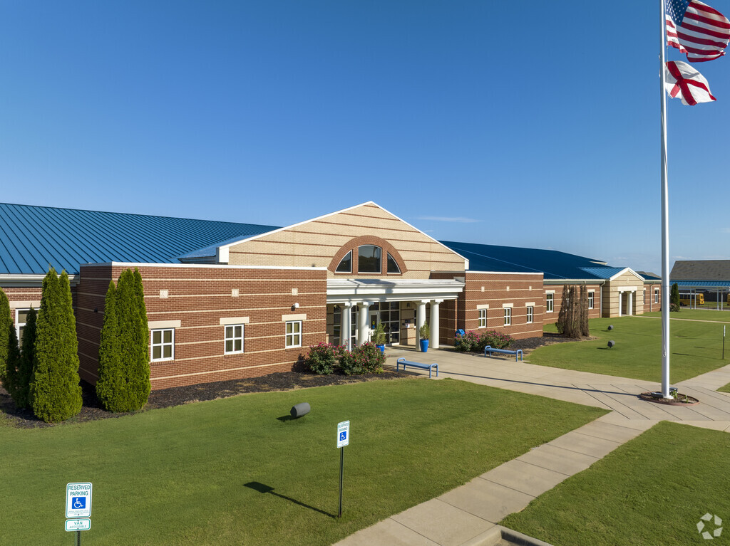 Moores Mill Intermediate School serves the 3rd through 5th Grades in Sulphur Springs.