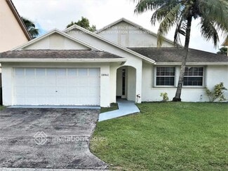 18961 NW 77th Ct, Hialeah, FL 33015