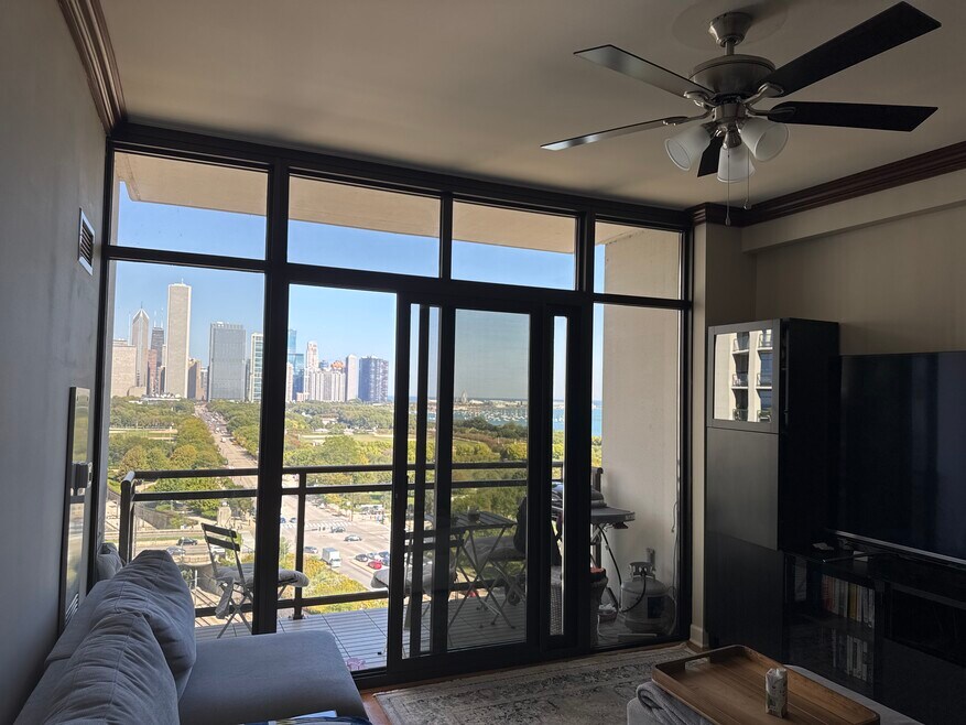 Mueseum Park Tower III unit 1604, Chicago, IL 60605 - photo 1