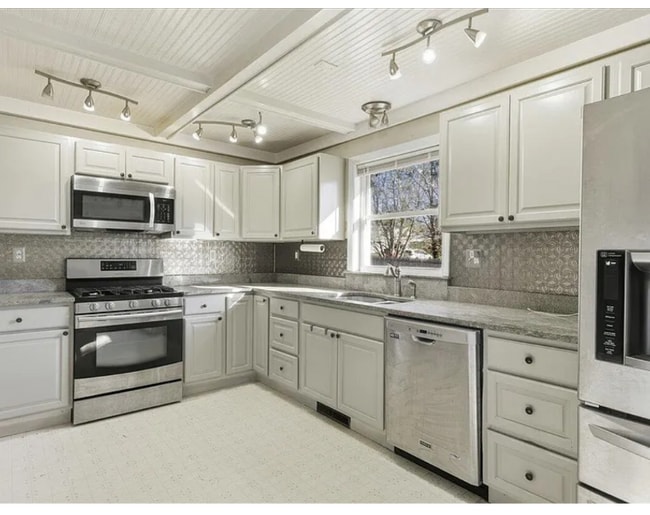 21 Knox Bros Ave, Searsport, ME 04974 - photo 2