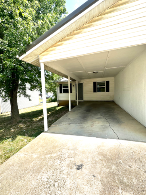 402 Douglas Dr, Park Hills, MO 63601