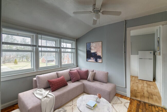 224 Crest St unit 1, Lansing, MI 48910 - photo 4