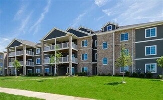 2863 Spring Rose Cir Unit 211, Coralville, IA 52241