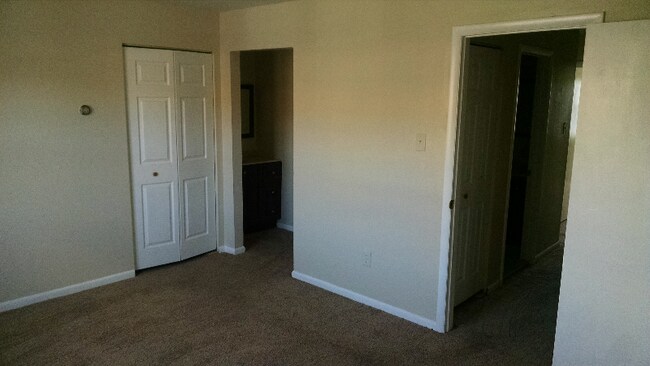 2405 Walnut Ridge Dr, Pottstown, PA 19464 - photo 5