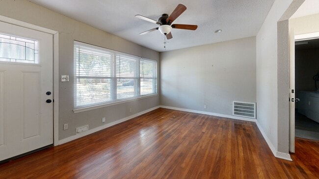 219 E Janisch Rd, Houston, TX 77022 - photo 3