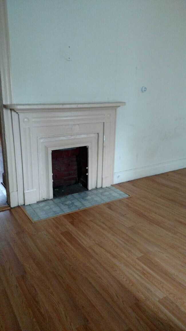 22 Locust St, Uniontown, PA 15401 - photo 4