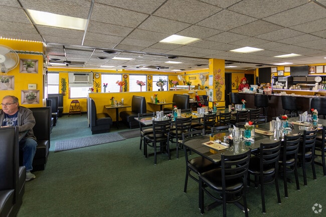 Grace of India offers Indian cuisine in White Oak.