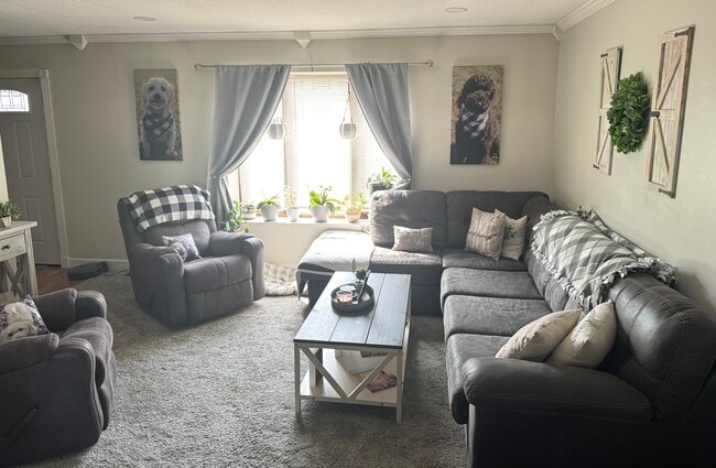 1812 Lakeview Dr, Newark, OH 43055 - photo 2