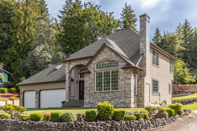 Cascade-City View offers many new-traditional style homes.