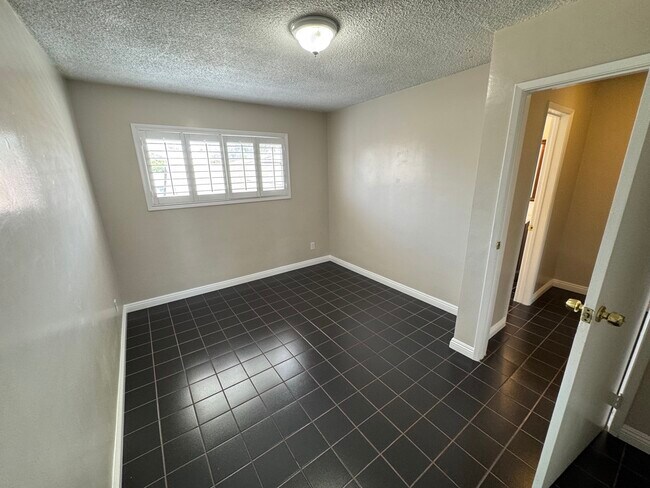 1126 W 37th Place unit 2, Los Angeles, CA 90007 - photo 6