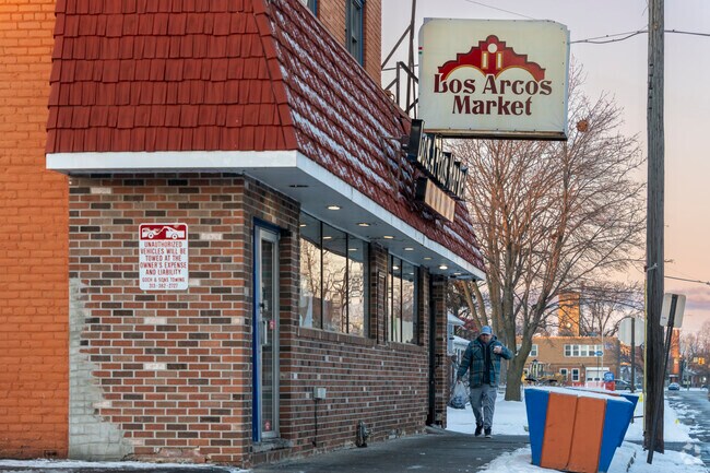 Los Arcos Market is a bustling daily stop for residents of Lincoln Park.