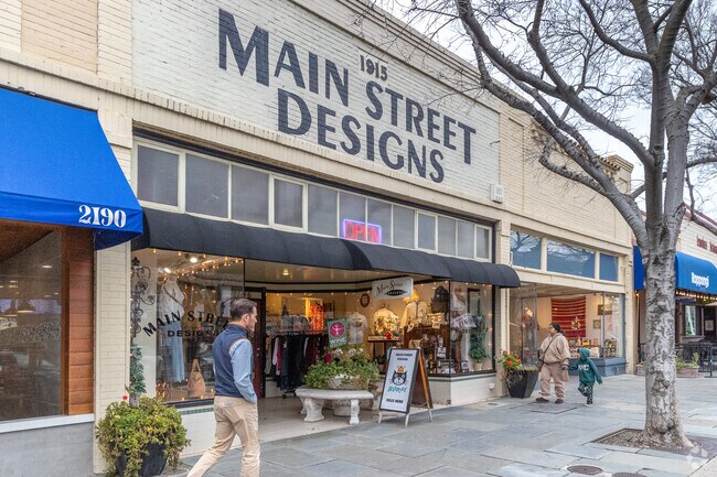 The Livermore shopping area  is home to clothing boutiques like Main Street Designs, minutes away from Sunset East.