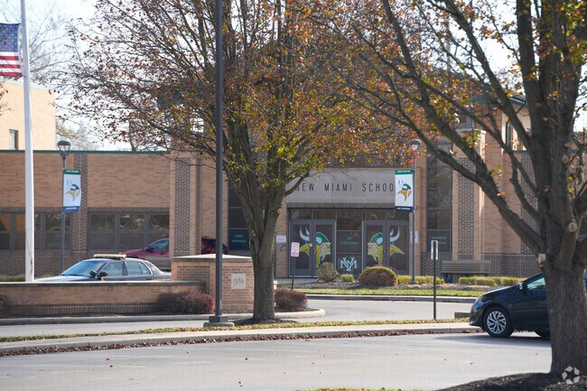 The New Miami School District is located in Hamilton.