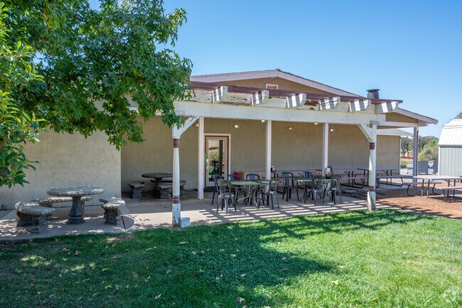 Pizza Round Up in Loma Rica has patio dining available.