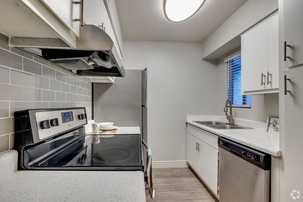 Spring Meadow Apartments, Glendale, AZ 85302 - photo 1