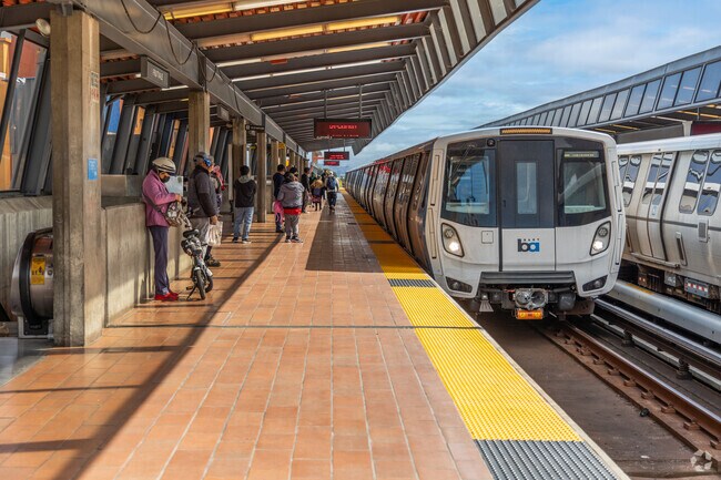 Fruitvale Bart is close to Reservoir Hill and offers easy commuting around the bay.