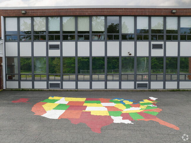 A great way for the kids to learn the shapes of states in a free way.