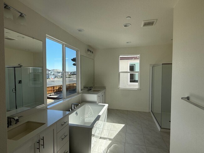 17048 Aldergrove Ct, Lathrop, CA 95330 - photo 6