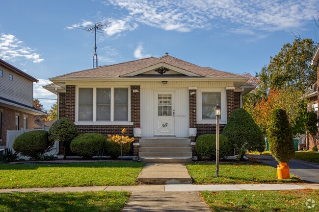 Bungalow homes are common in St Johns.