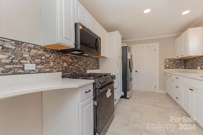 1317 W 4th St, Charlotte, NC 28208 - photo 5