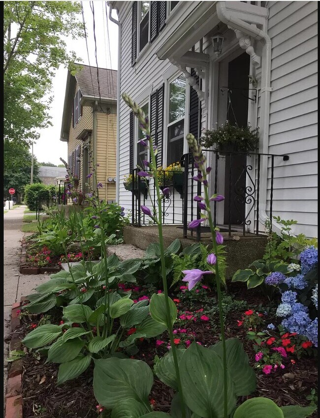 20 William St unit 2F, Fairhaven, MA 02719 - photo 2