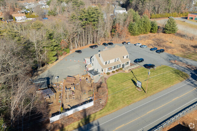 Fitzgerald Community School
is located in Chapinville, Northborough.