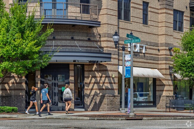 Windemere residents can enjoy retail therapy at the nearby Mayfaire Towne Center.