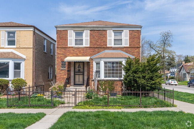 Residents appreciate having a fenced-in front lawn in Calumet Heights.