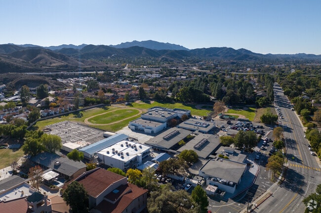 Colina Middle School offers a wide variety of curriculum.