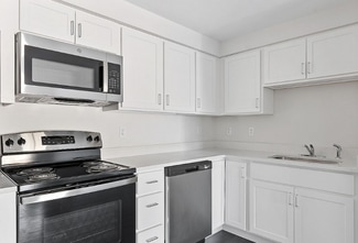 36 Farmington Rd, Rochester, NH 03867