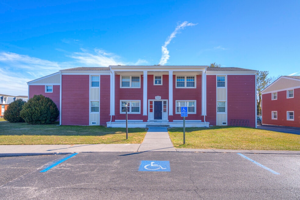 Stonegate and Carlton Scott Apartments, Blacksburg, VA 24060 - photo 1