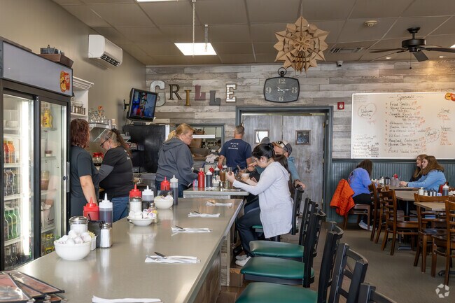 Somerset Grille in the Pottersville neighborhood serves meals from breakfast to dinner.