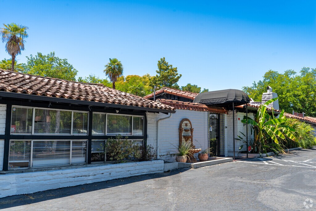 El Rancho School is in the Carmichael neighborhood.