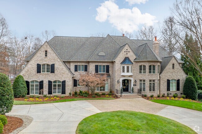 Nearest the lake many of the homes are larger mansions with lakefront backyards.