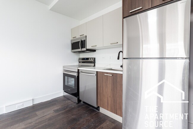 1553 W Hollywood Ave unit 302, Chicago, IL 60660 - photo 4