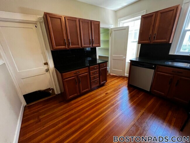 11 Fairfield St unit 1, Watertown, MA 02472 - photo 4