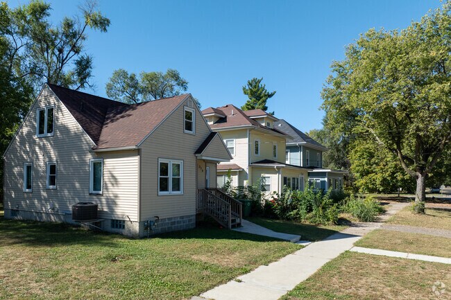 Homes in We Care have well manicured lawns and walkable sidewalks.