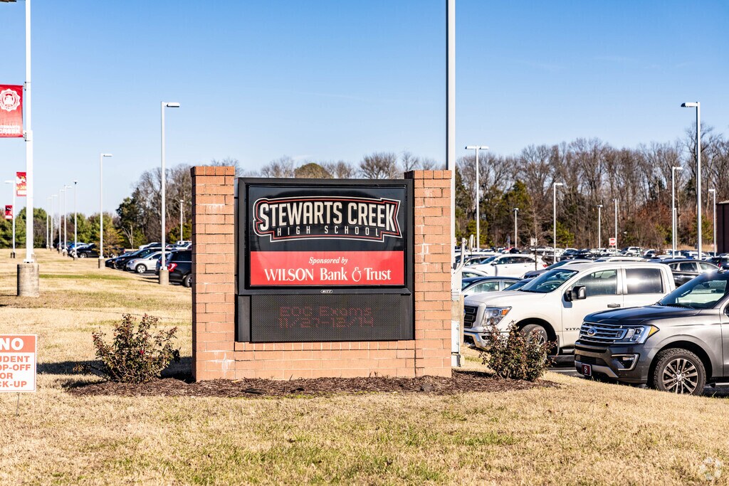 Stewarts Creek High School sign