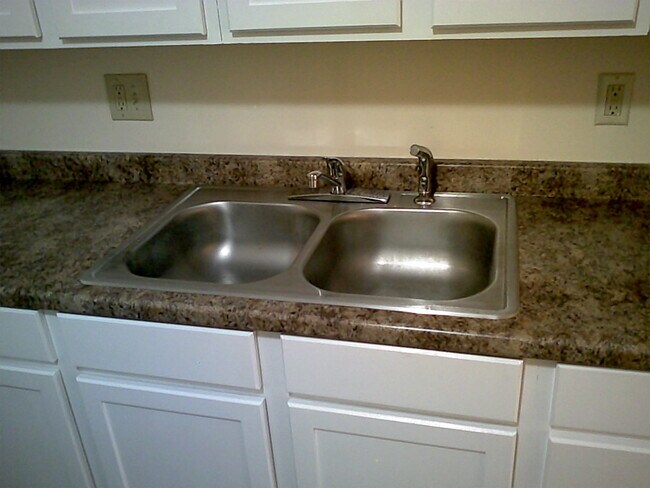 4647 Hilton Ave unit A, Columbus, OH 43228 - photo 6