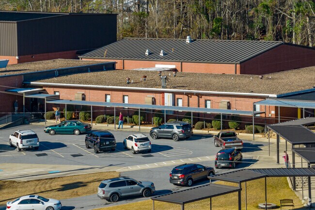 Centralhatchee Elementary School receives an A- from Niche and 6 from GreatSchools.